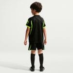 Segunda equipación del Atlético de Madrid 2027 para niños. Uniforme de visitante oficial para los jóvenes aficionados colchoneros.