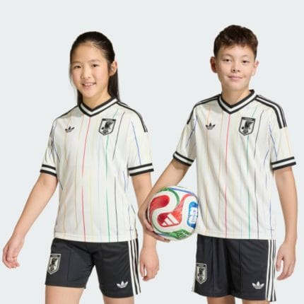 Camiseta de la segunda equipación de Japón 2026 para niños. Vista frontal del conjunto de fútbol oficial.