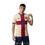 Vista frontal de la cuarta camiseta del FC Barcelona para la temporada 2027. Diseño oficial para adulto.