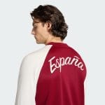 Camiseta de calentamiento para adulto de la segunda equipación de la Selección Española para la temporada 2026.