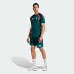 Camiseta de entrenamiento del Real Madrid temporada 26/27 para adulto. Viste la equipación oficial de entrenamiento del club blanco.
