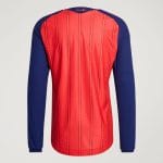 Camiseta oficial de España 26, primera equipación de manga larga. Elástica de la selección española de fútbol en color rojo.