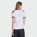 Camiseta de fútbol de la primera equipación de Alemania 2026 para mujer. Vista frontal del diseño oficial para aficionadas.
