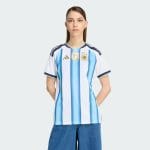 Camiseta de mujer de la primera equipación de Argentina para el Mundial 2026. Diseño oficial de la selección albiceleste.