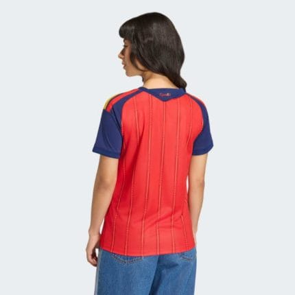 Camiseta de fútbol para mujer de la Selección Española, primera equipación para el Mundial 2026, en color rojo oficial.
