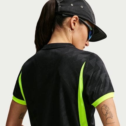 Camiseta de mujer visitante del Atlético de Madrid para la temporada 2026/27. Segunda equipación oficial para aficionadas.