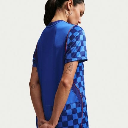 Camiseta de mujer de la segunda equipación de Croacia para 2026. Vista frontal de la equipación oficial de visitante para aficionadas.