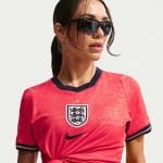 Camiseta de fútbol de mujer de Inglaterra, segunda equipación 2026. Modelo oficial de visitante para aficionada.