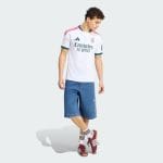 Camiseta oficial de la primera equipación del Real Madrid para la temporada 2027. Modelo de adulto en el tradicional color blanco.