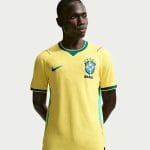 Camiseta de la primera equipación de Brasil 2026, versión jugador. Diseño oficial para la selección brasileña.
