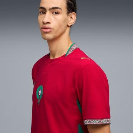 Camiseta Versión Jugador de la primera equipación de Marruecos 2026 para adulto. Ajuste atlético y escudo termosellado.