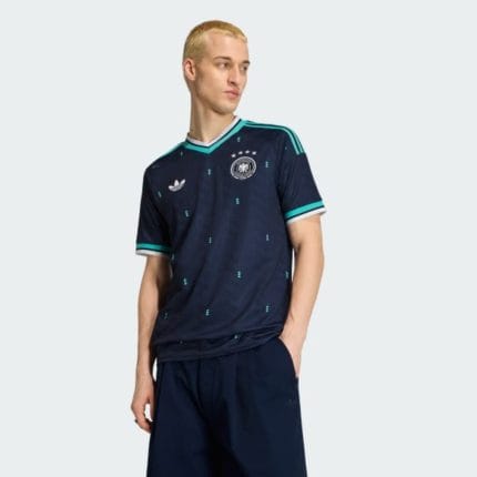 Camiseta visitante de Alemania 26 para adulto. Segunda equipación oficial de la selección alemana de fútbol.