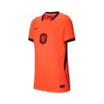 Primera equipación de fútbol de Países Bajos para niño, versión 2026. Camiseta y pantalón corto de color naranja oficial.