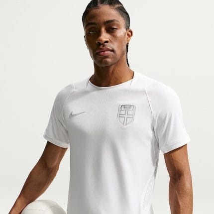 Vista frontal de la tercera camiseta de fútbol de Noruega para la temporada 2026. Diseño oficial para adulto.