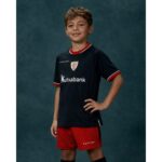 Segunda equipación del Athletic Club de Bilbao para niño temporada 26/27. Camiseta de fútbol oficial para los más pequeños.