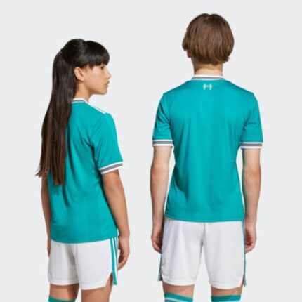 Tercera equipación de fútbol para niños del Liverpool FC para la temporada 25/26. Conjunto oficial completo.
