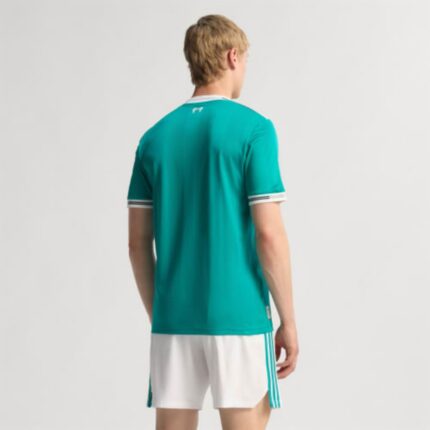 Camiseta de fútbol alternativa del Liverpool FC para la temporada 2025-2026. Vista frontal de la equipación oficial para adulto.