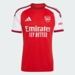 Vista frontal de la camiseta de la primera equipación del Arsenal para la temporada 2026/2027 de adulto. Producto oficial.