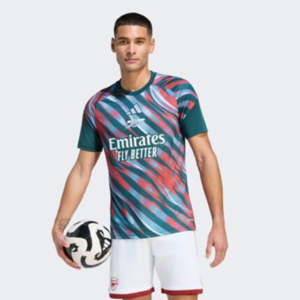 Camiseta de calentamiento del Arsenal FC para la temporada 2026/2027. Diseño prepartido oficial para adulto del club londinense.