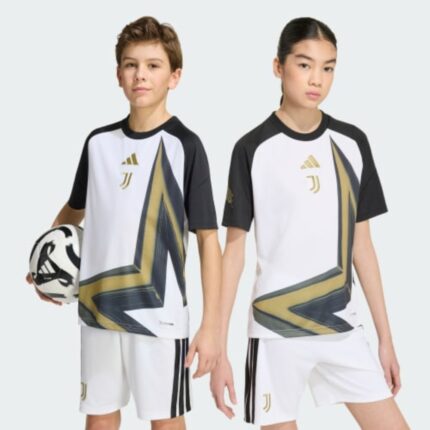 Camiseta de calentamiento para niños del Juventus para la temporada 2026-2027. Diseño oficial prepartido para jóvenes aficionados.