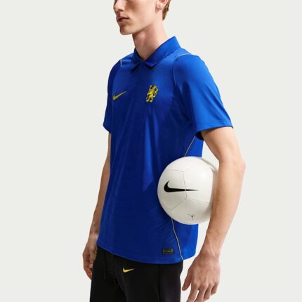 Camiseta de la primera equipación del Chelsea FC para la temporada 2026/2027 para adulto. Diseño oficial en color azul.