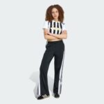 Camiseta de la primera equipación del Juventus para mujer de la temporada 2026/2027. Diseño oficial de manga corta.