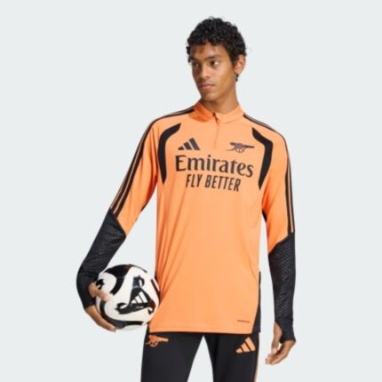 Camiseta de entrenamiento del Arsenal para adulto, correspondiente a la temporada 2026/2027, vista frontal.