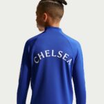 Camiseta de entrenamiento del Chelsea FC para niño, temporada 2026/2027. Ropa deportiva oficial para los jóvenes aficionados.