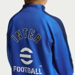 Camiseta de entrenamiento del Inter de Milán 26/27 para niño. Vista frontal de la equipación oficial de entrenamiento infantil.