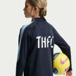 Camiseta de entrenamiento del Tottenham Hotspur FC para niños, temporada 2026-2027. Ropa oficial para los jóvenes aficionados.