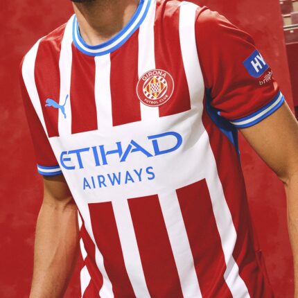 Camiseta de la primera equipación del Girona FC para la temporada 2026/27, versión de adulto. Diseño oficial con los colores rojiblancos.