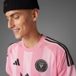 Camiseta de fútbol del Inter Miami CF para la temporada 25/26. Primera equipación oficial para adulto.