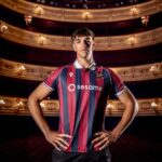 Camiseta de la primera equipación del Levante UD para la temporada 2026/2027. Versión para adulto.