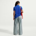 Camiseta de fútbol para mujer del Chelsea FC, primera equipación de la temporada 2026/27. Vista frontal.