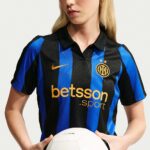 Camiseta de mujer del Inter de Milán para la temporada 2026/27, primera equipación oficial. Viste los colores Nerazzurri.