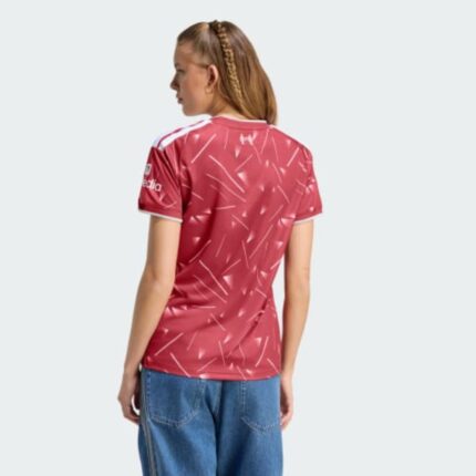Camiseta de la primera equipación del Liverpool FC para mujer, temporada 2026/2027. Diseño oficial en color rojo.