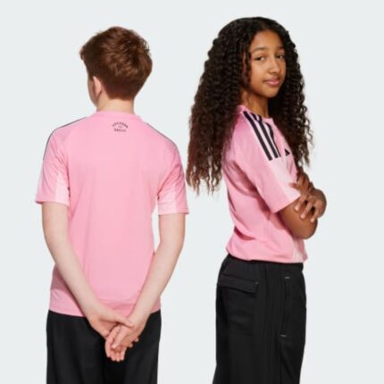 Camiseta de fútbol para niños del Inter Miami CF, primera equipación de la temporada 25/26. Color rosa y negro oficial.