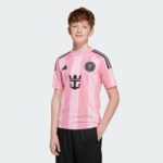 Camiseta de fútbol para niños del Inter Miami CF, primera equipación de la temporada 25/26. Color rosa y negro oficial.