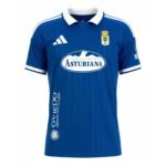 Imagen de la primera equipación de la camiseta del Real Oviedo para la temporada 2026/2027, versión de adulto.