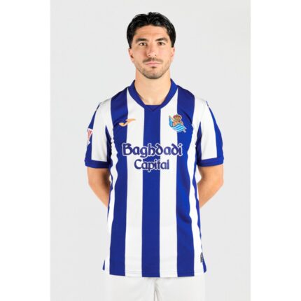 Camiseta de la primera equipación de la Real Sociedad para la temporada 26/27. Versión para adulto con el diseño oficial txuri-urdin.