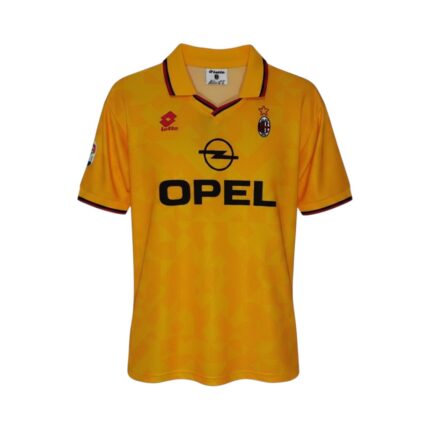 Camiseta retro AC Milan 1995/96 tercera equipación amarilla — vista frontal en maniquí