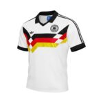 Camiseta retro Alemania 1988/89 primera equipación, diseño clásico con bandera alemana. — vista frontal en maniquí