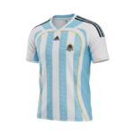 Camiseta retro Argentina 2006 colaboración KITH, diseño primera equipación — vista frontal en maniquí