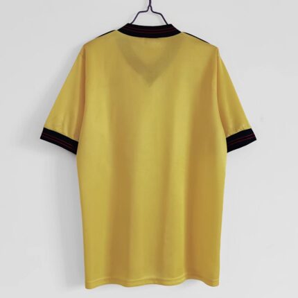 Camiseta retro Arsenal 1983-86 segunda equipación amarilla con detalles negros y rojos. — foto 2