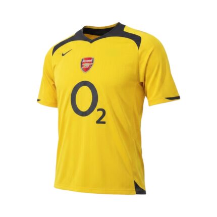 Camiseta retro Arsenal 2005/06 segunda equipación amarilla — vista frontal en maniquí
