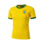 Camiseta retro de la selección de Brasil de 1970, primera equipación. — vista frontal en maniquí