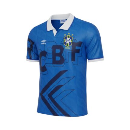 Camiseta retro de la selección de Brasil, segunda equipación azul de la temporada 1992. — vista frontal en maniquí