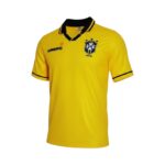 Camiseta retro de la selección de Brasil, primera equipación de la temporada 1993/94. — vista frontal en maniquí