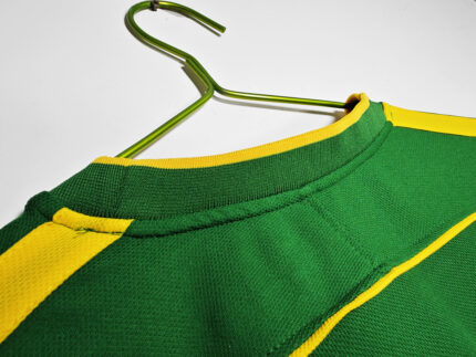 Camiseta retro de portero de Brasil de la temporada 1998, color verde con detalles amarillos. — foto 2