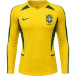Camiseta retro de Brasil 2002, primera equipación de manga larga. Clásico diseño amarillo con detalles verdes de los campeones.